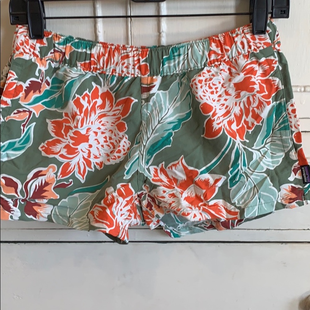 Women’s Patagonia Barely Baggies LIKE NEW